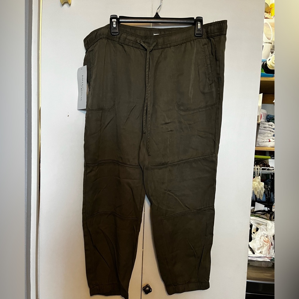 Women’s Olive Green Jogger style pant, Sz 14